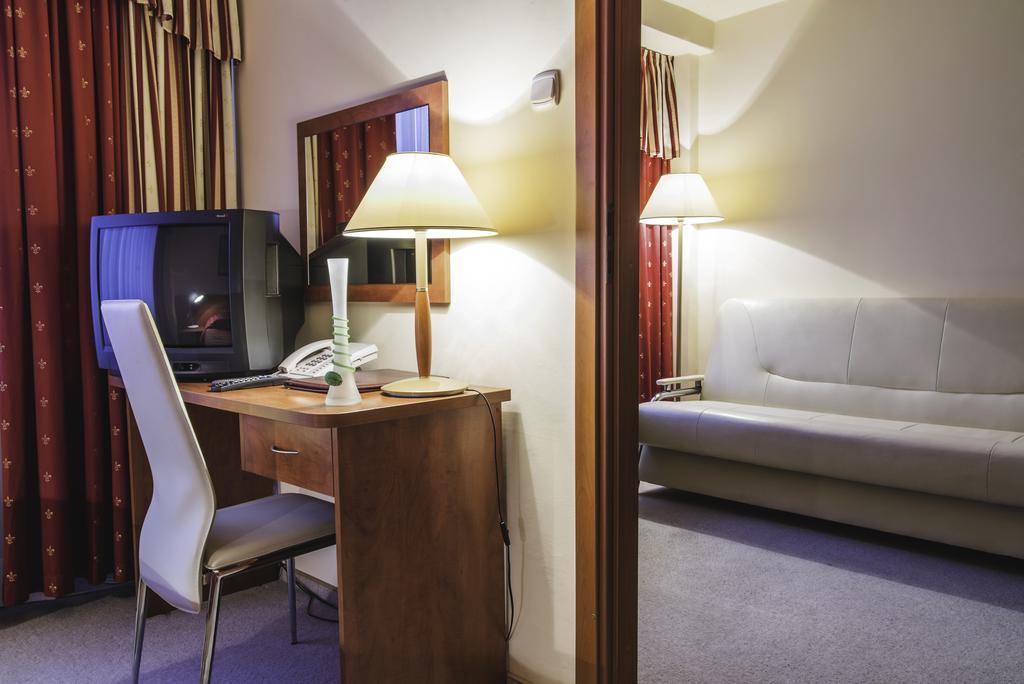 Hotel Accademia Ostrowiec Swietokrzyski Room photo
